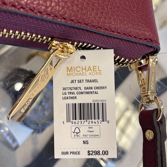 MICHAEL KORS
Leather Continental Wristlet Phone Case Wallet 
Oxblood 
NWT - Picture 16 of 16